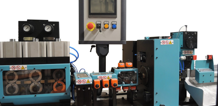 raddrizzafilo MTF22 con sistema di smussatura SM12 a comando elettrico